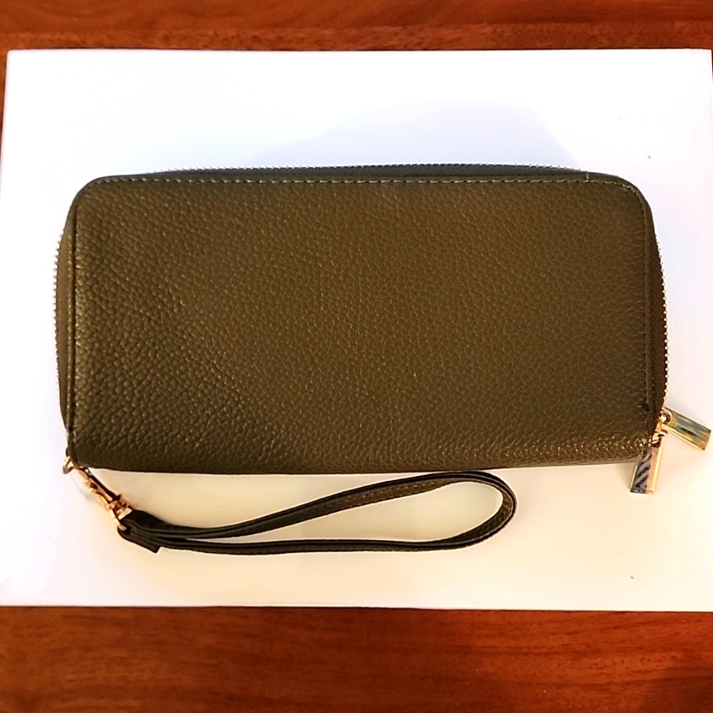 NWOT a new day Zip Around Wristlet Wallet for Credt Cards and Coin Purse